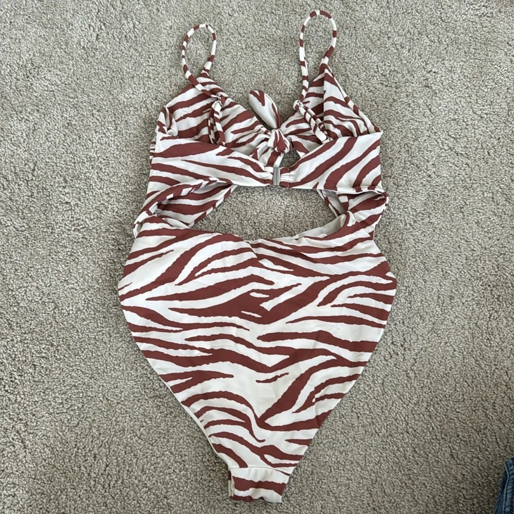 VERONICA BEARD Cream Brown Tiger Pront Cut Out One Piece Swimsuit S